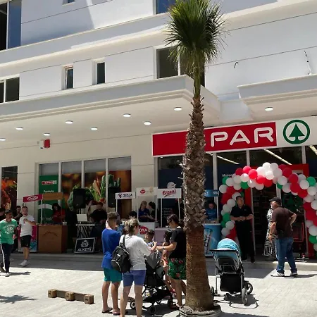 Family 100 Square Metres شقة *