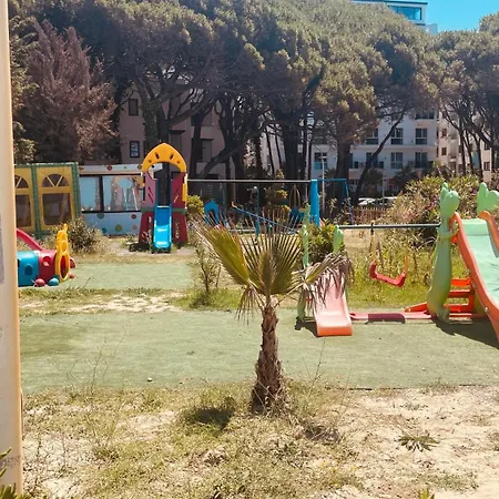 דירה Family 100 Square Metres גולם