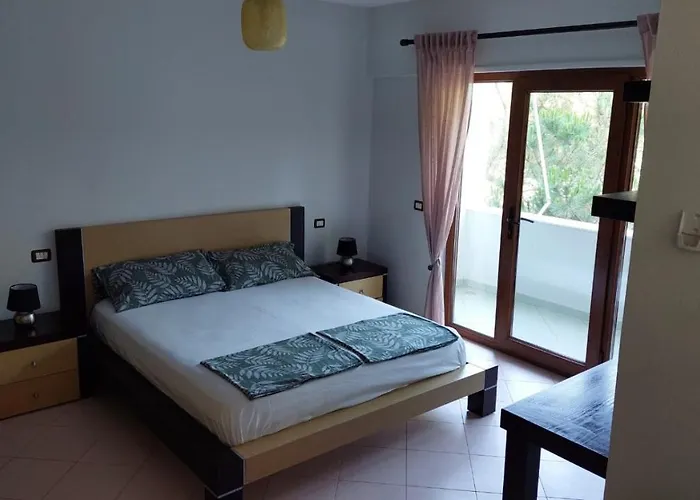 Family 100 Square Metres شقة *