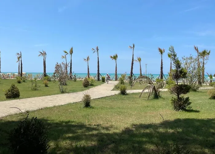 Family 100 Square Metres شقة *