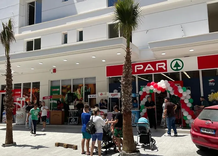 Family 100 Square Metres شقة *